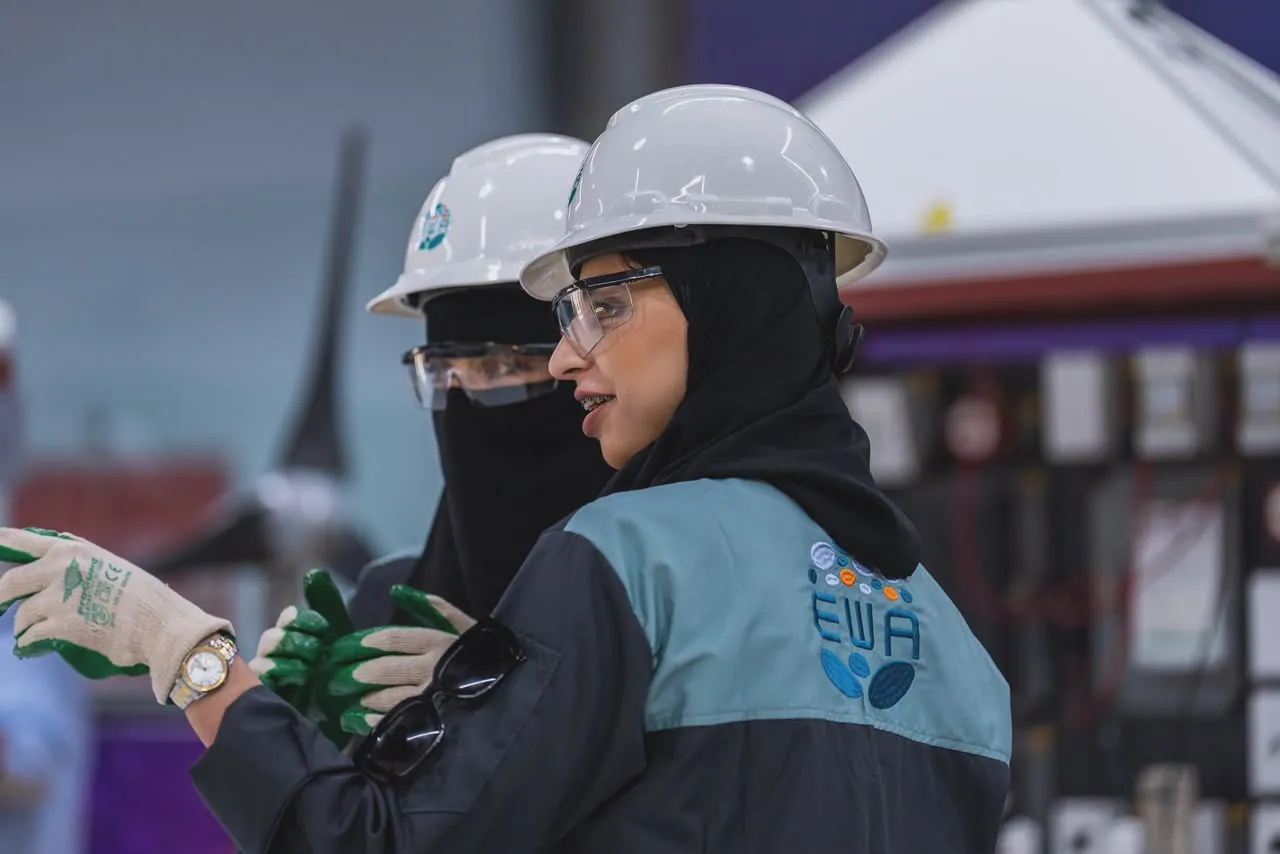 Two engineers in EWA jackets and hard hats in conversation
